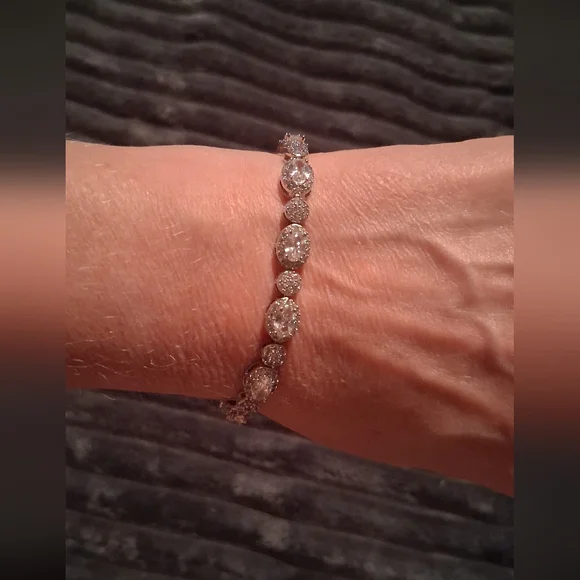 🐎Beautiful JTV Silver Tennis Bracelet 6.5" - Picture 2 of 4